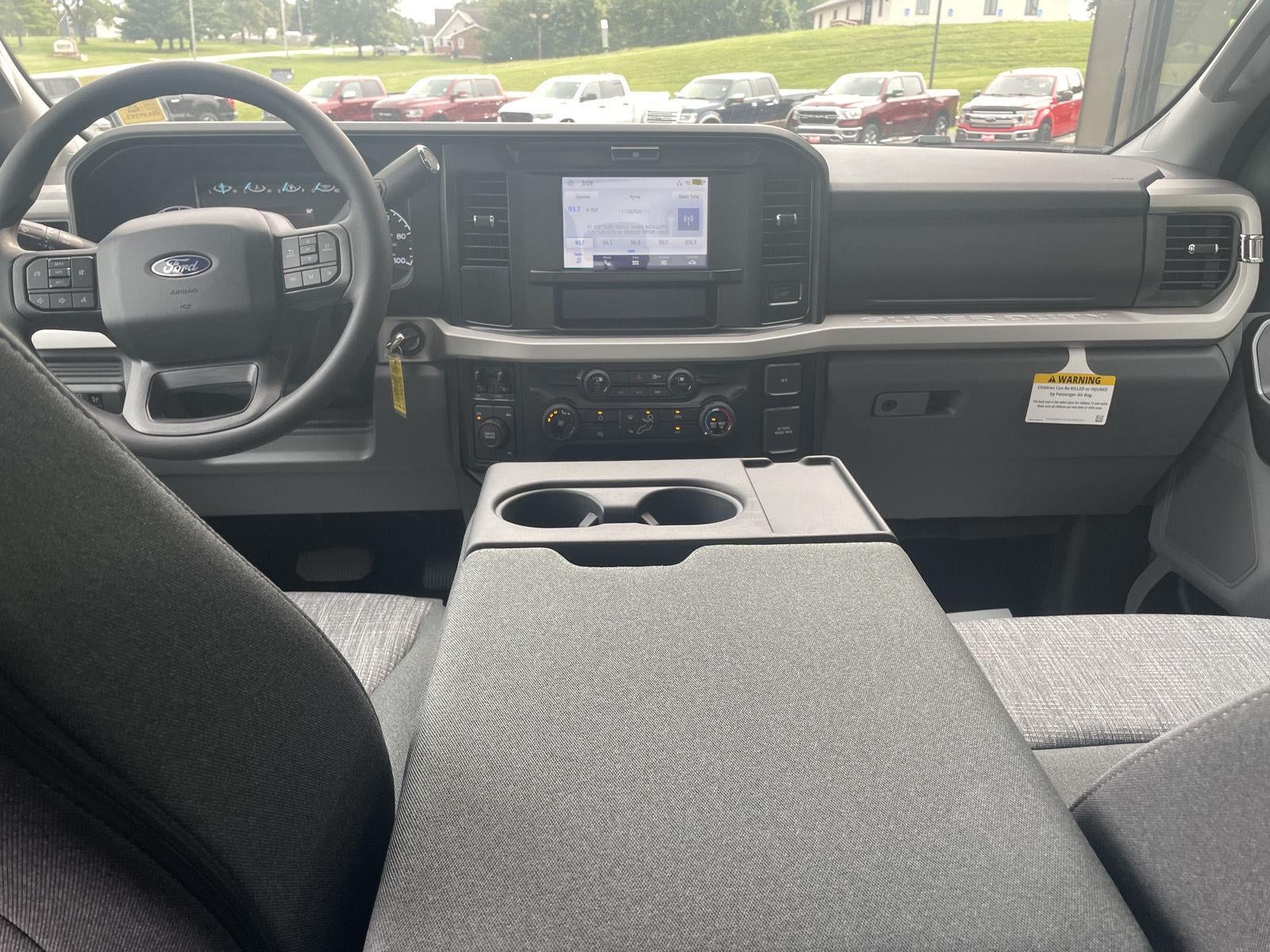 2027 Ford Super Duty F-350 Drw XLT