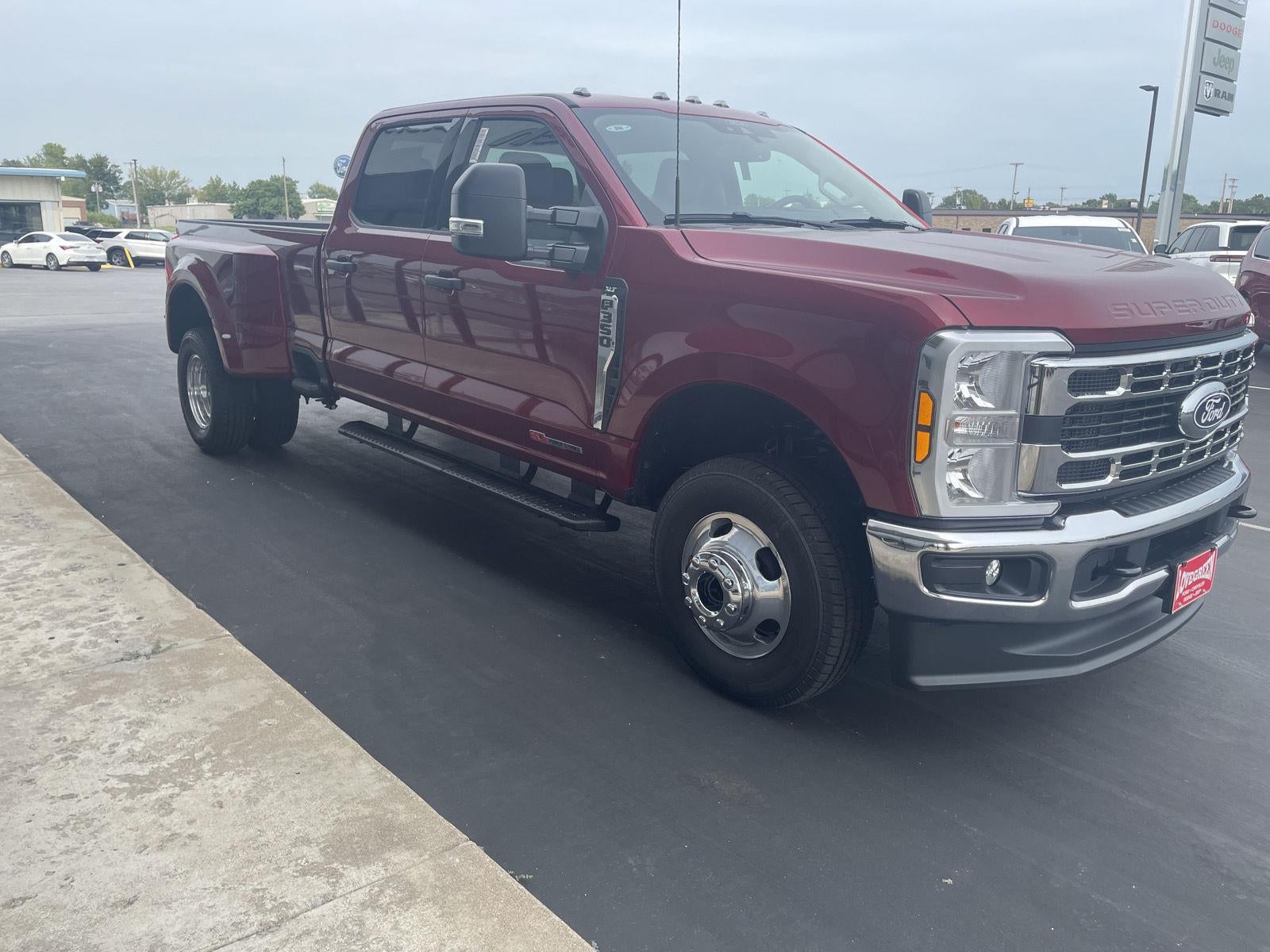 2027 Ford Super Duty F-350 Drw XLT