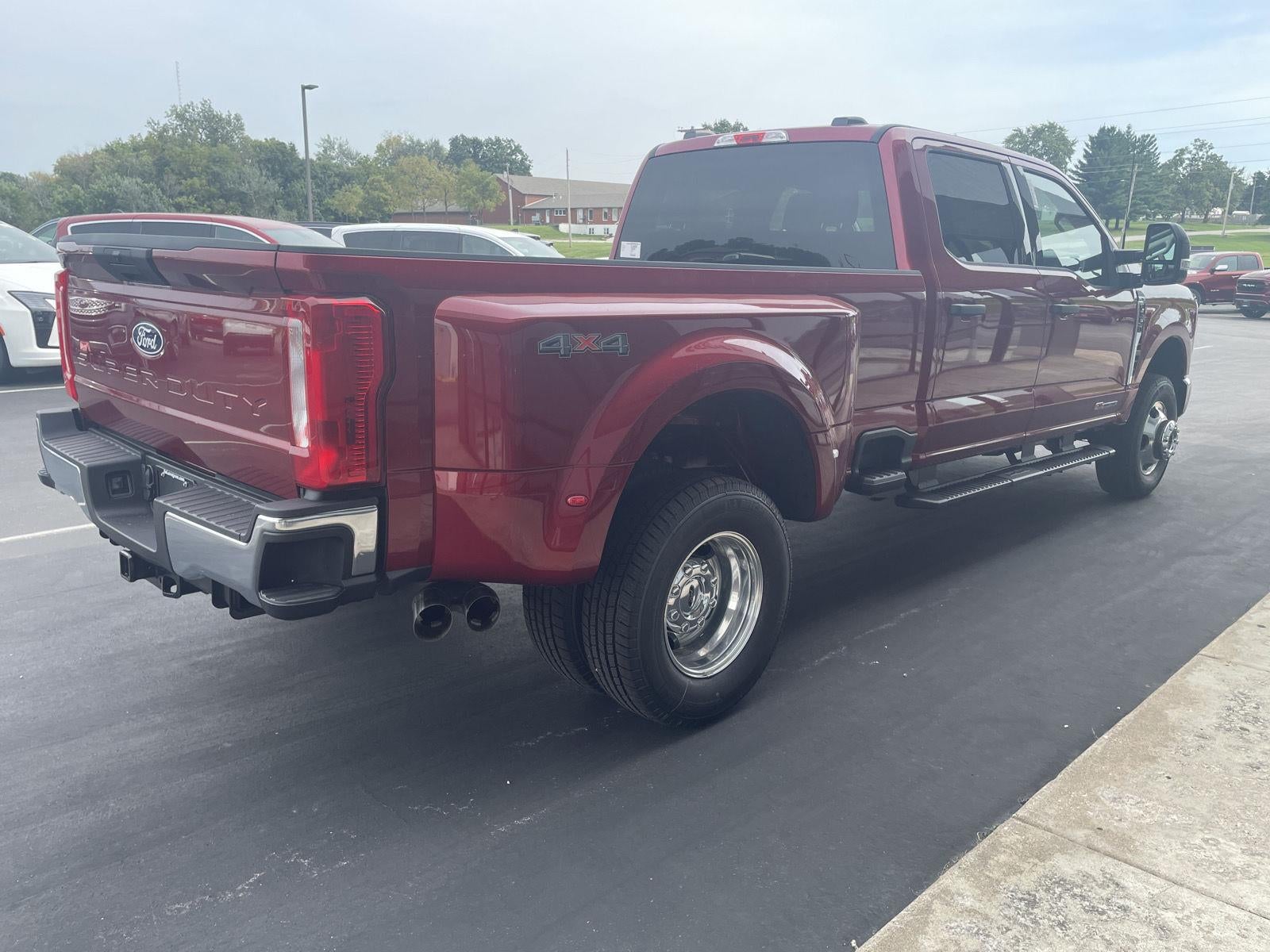 2027 Ford Super Duty F-350 Drw XLT