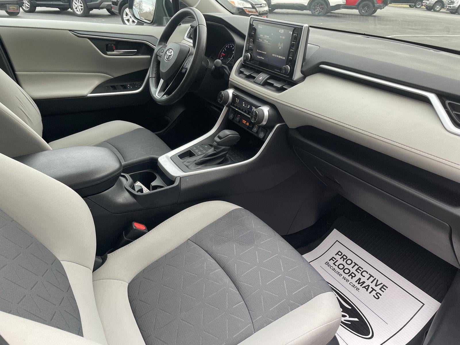 2020 Toyota RAV4 XLE