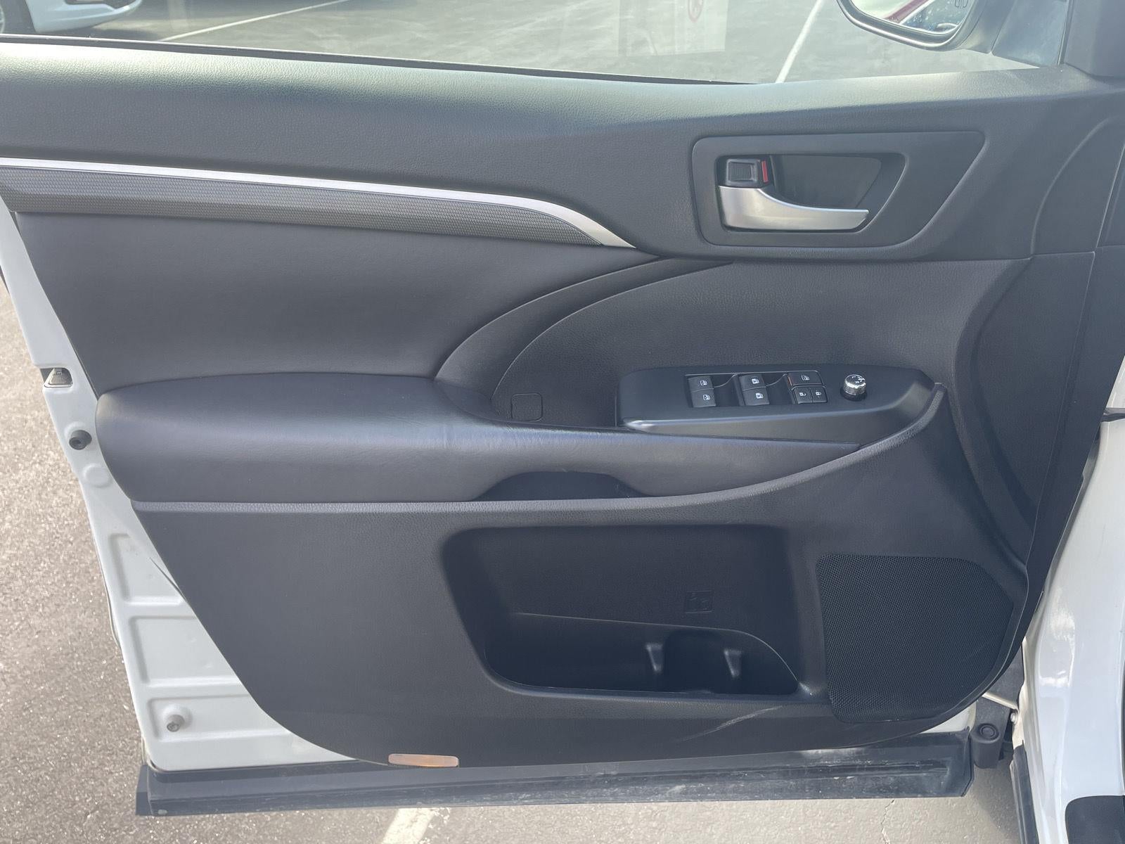 2019 Toyota Highlander SE