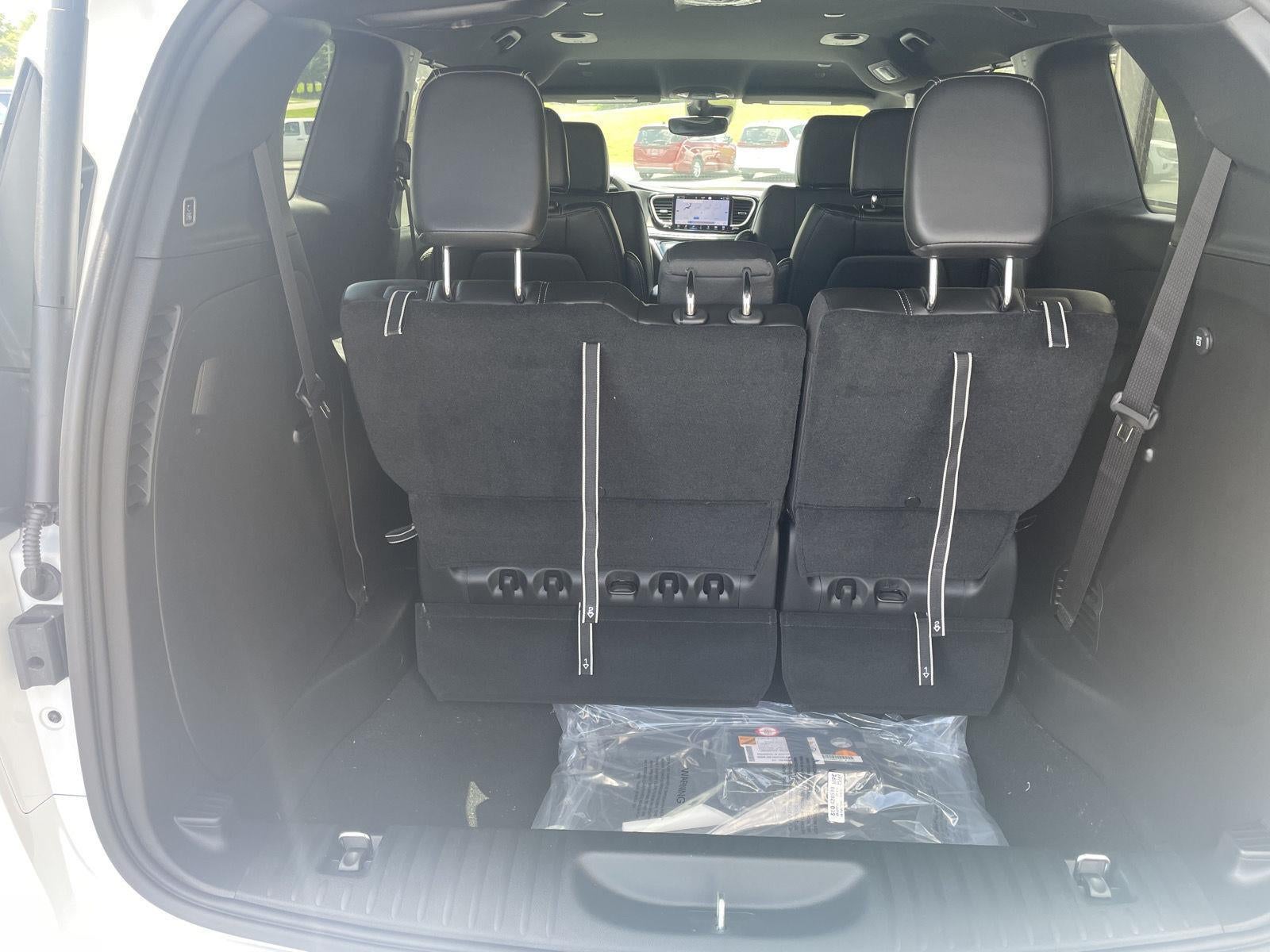 2027 Chrysler Pacifica PACIFICA SELECT