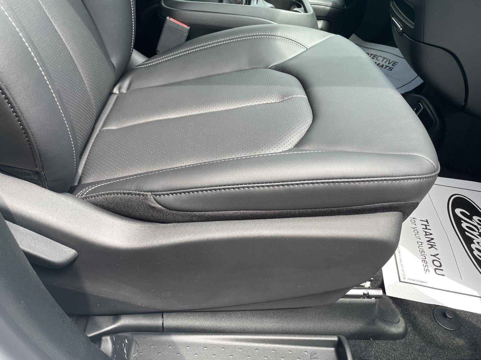 2027 Chrysler Pacifica PACIFICA SELECT