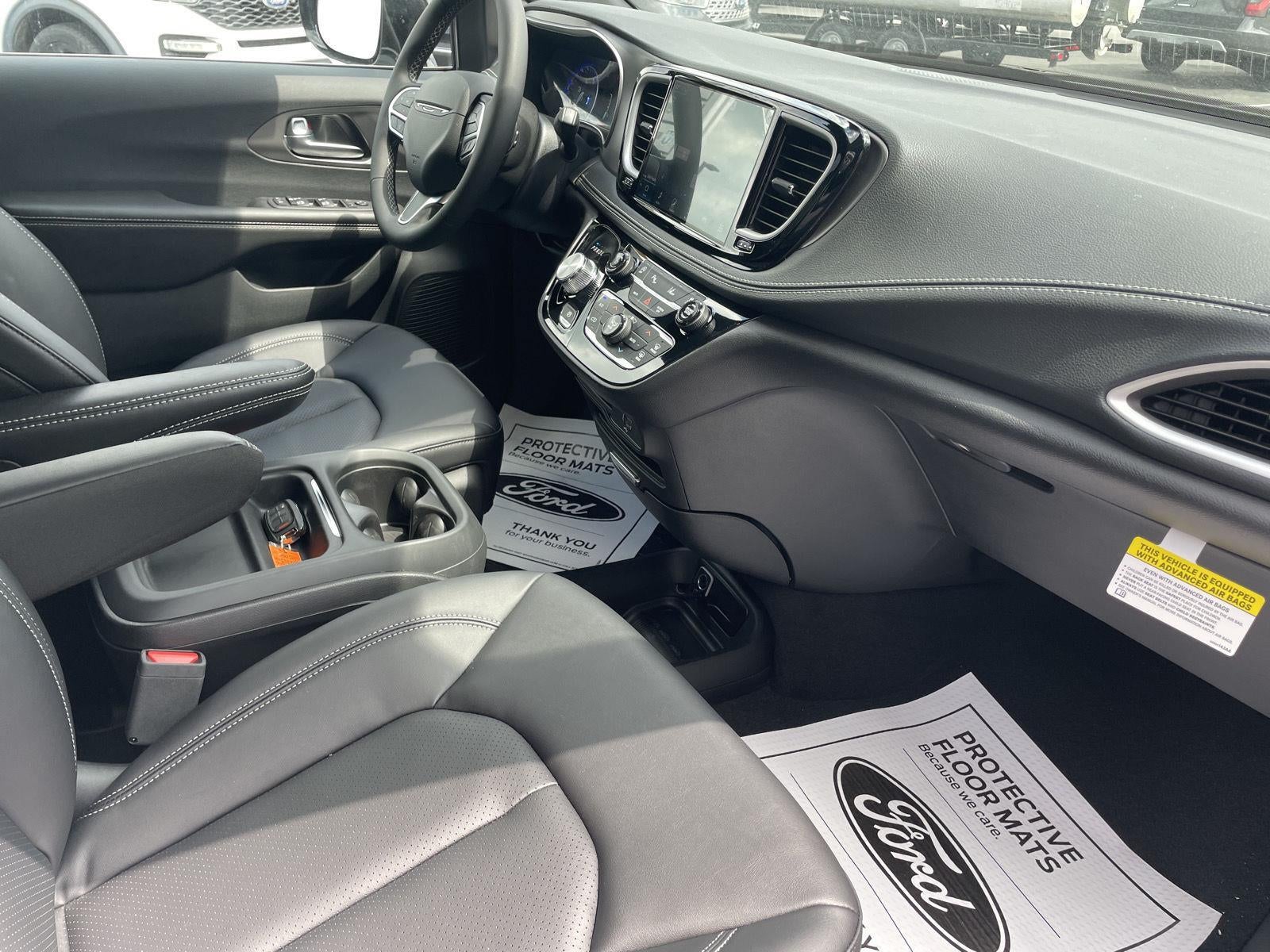 2027 Chrysler Pacifica PACIFICA SELECT