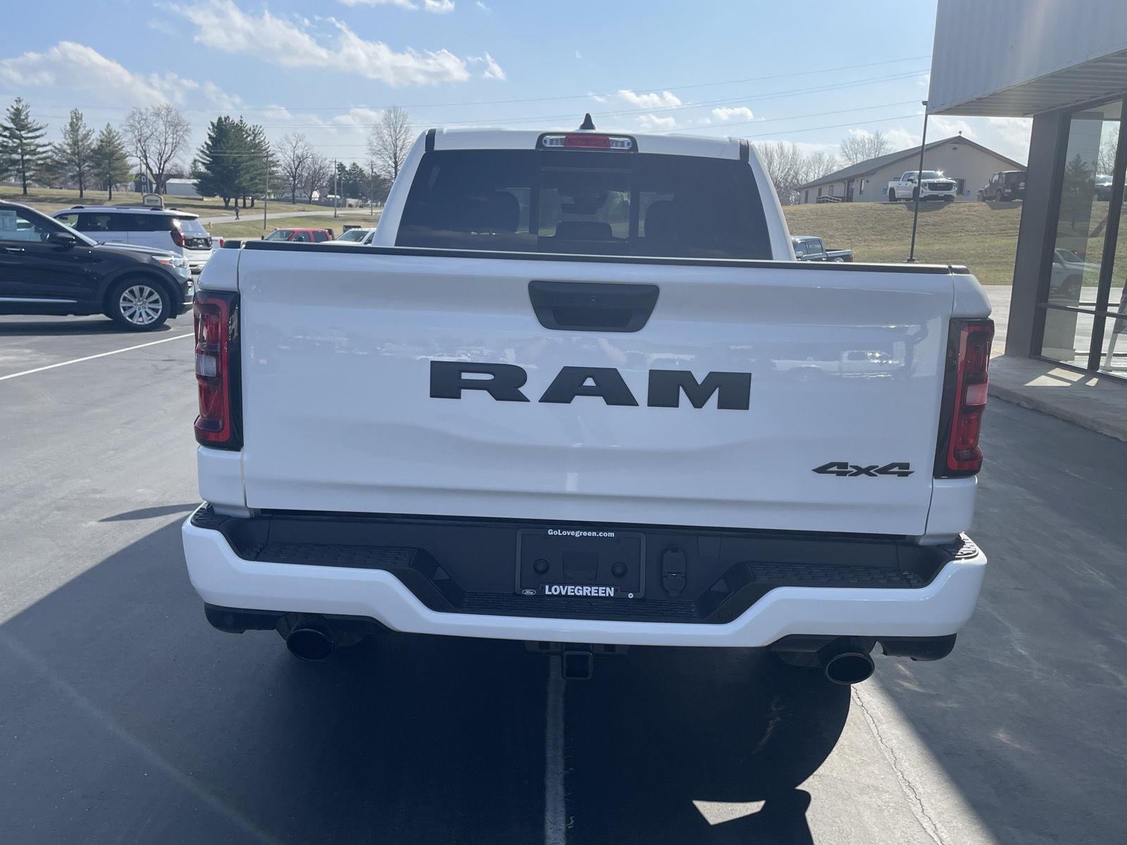 2026 RAM Ram 1500 RAM 1500 EXPRESS CREW CAB 4X4 5'7' BOX