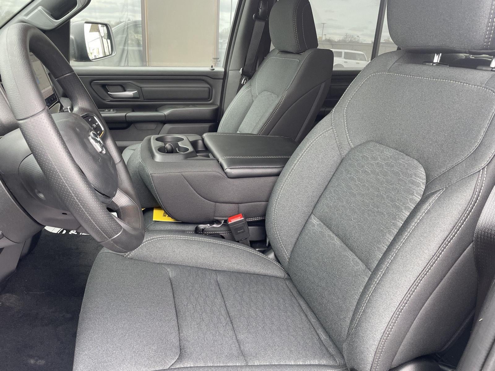 2026 RAM Ram 1500 RAM 1500 EXPRESS CREW CAB 4X4 5'7' BOX