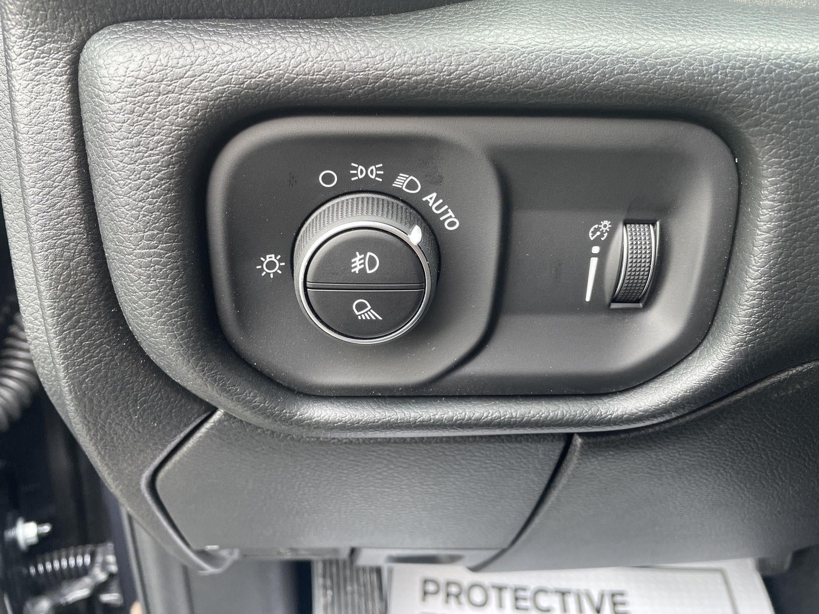 2026 RAM Ram 2500 RAM 2500 BLACK EXPRESS CREW CAB 4X4 6'4' BOX