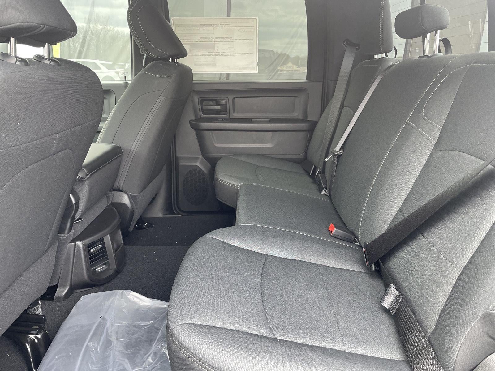 2026 RAM Ram 2500 RAM 2500 BLACK EXPRESS CREW CAB 4X4 6'4' BOX