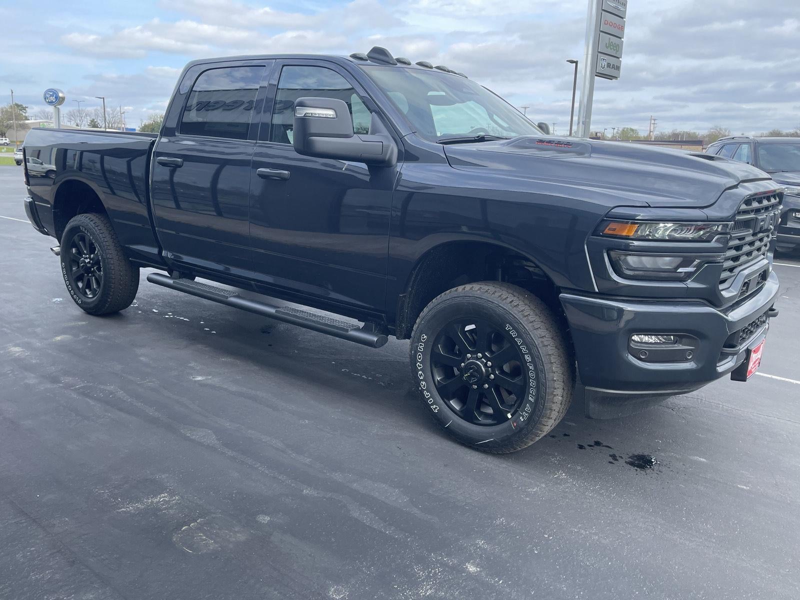 2026 RAM Ram 2500 RAM 2500 BLACK EXPRESS CREW CAB 4X4 6'4' BOX